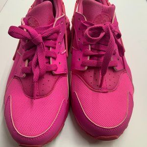 Nike Huaraches Size 7 YOUTH/8 WOMENS